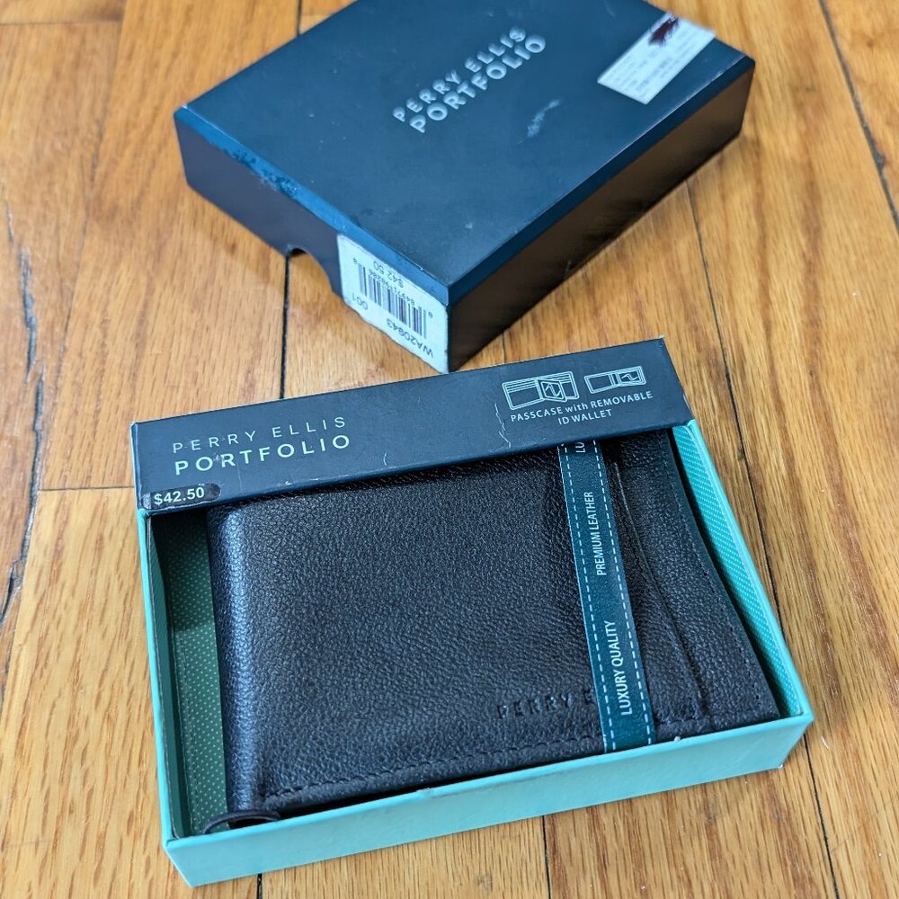 Perry Ellis Portfolio Leather Passcase Wallet W/Removable ID